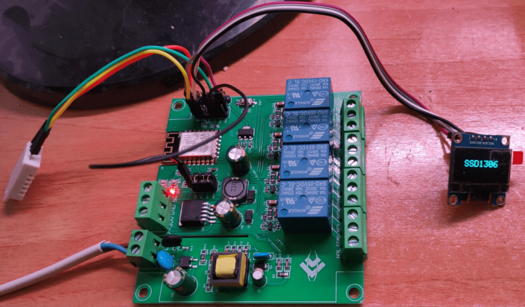 4 Relay board from Banggood - by adding Tasmota and a couple of parts, it is now a 4-relay plus SSD1306 display plus DHT22 board,