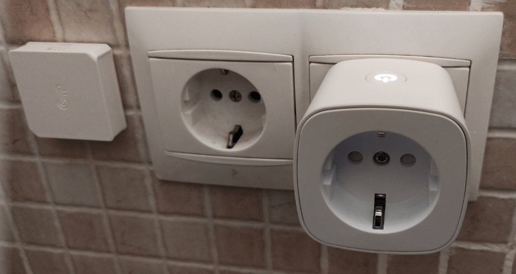 Zigbee Smart Plug and temperature sensor