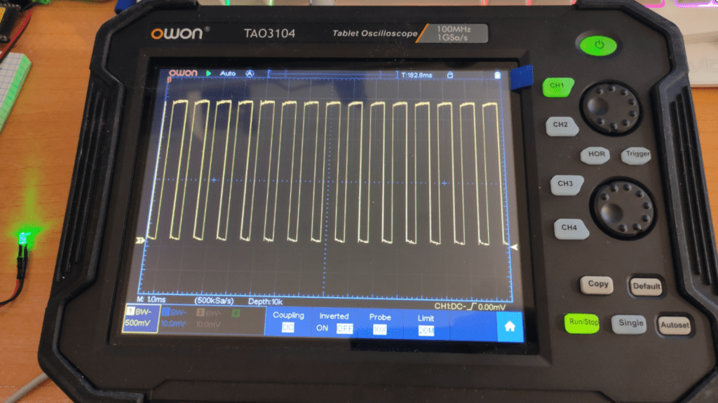 Owon TAO3104 Tablet Scope ckecking out the RPi Pico