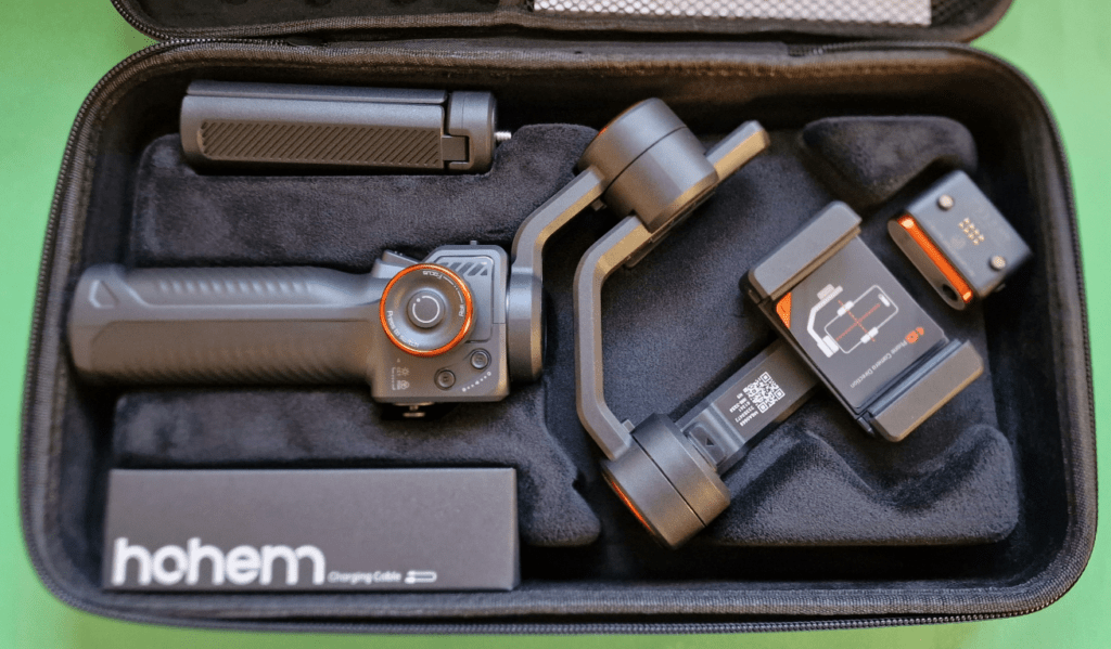 Hohem iSteady in its carry-case.